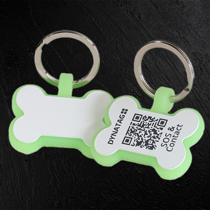 Hondenpenning in botvorm van fluorescerende siliconen met QR-code